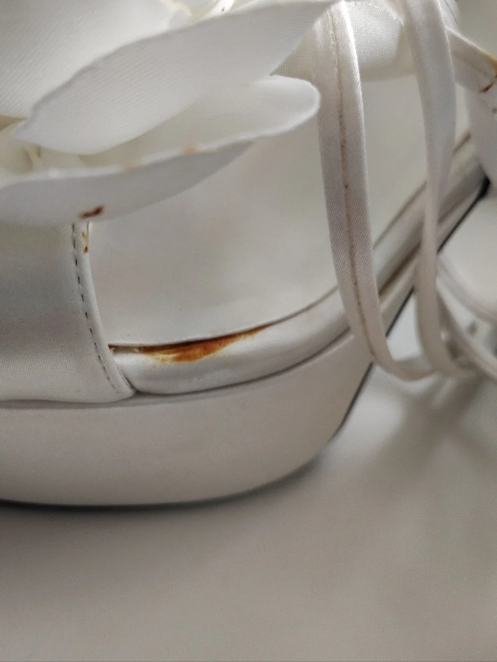 Jeffrey Campbell Blossoming White Satin Floral Platform Bridal Heels 9 NWT